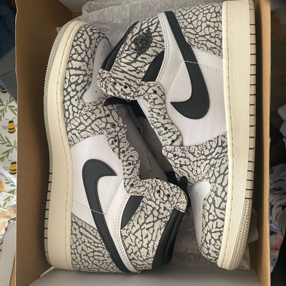 brand new never worn high jordan 1s